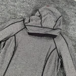 Lululemon Top Womens Size 6 Gray Striped Long Sleeve Hooded Workout Yoga Gym
